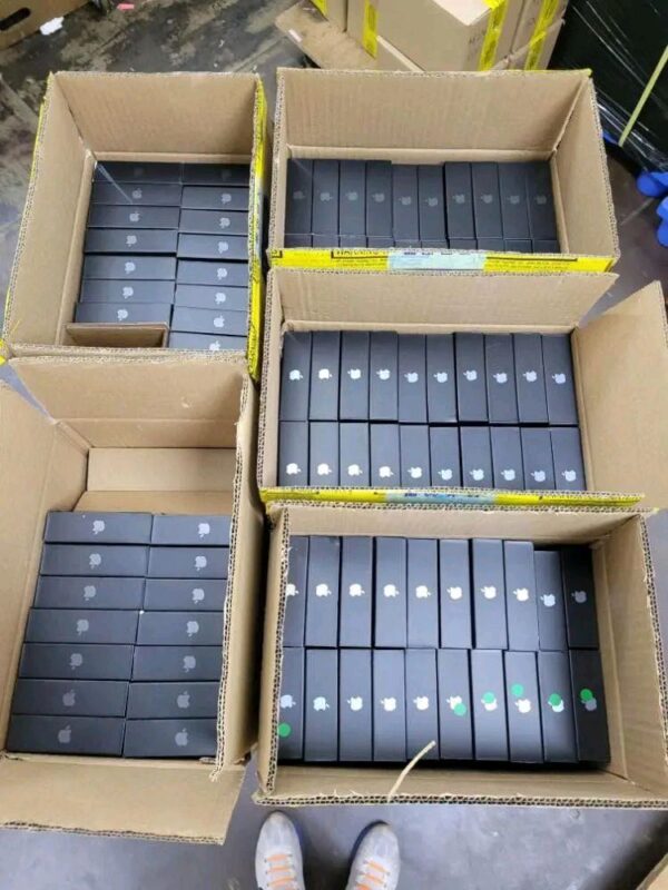 IPhones pallets - Image 4