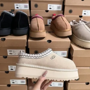 Buy Ugg Shoes Pallet(60 pairs at $500)