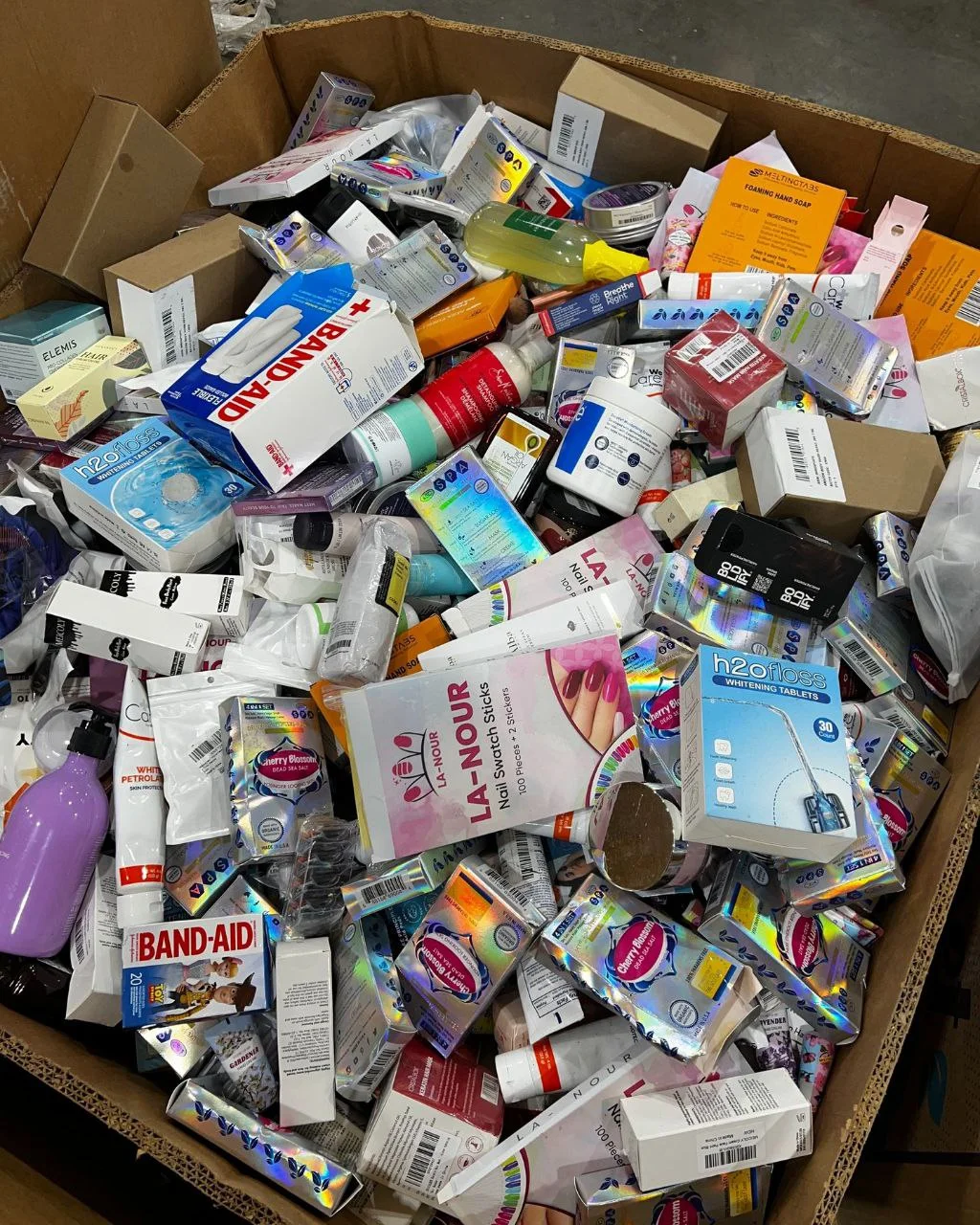 Liquidation Cosmetics Pallets - Image 4